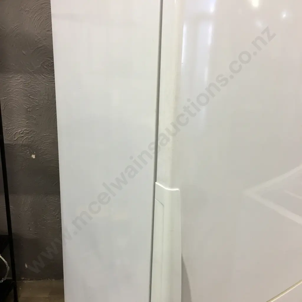 Westinghouse 400 Litre Fridge Freezer, Model WBM4000WB-R Image 1++